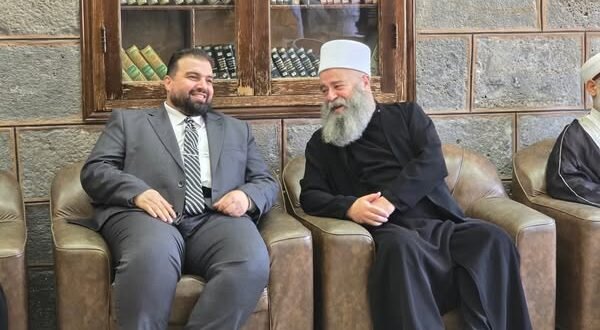 محافظ السويداء يستأنف مهامه وسط جهود لتهدئة التوتر الأمني وتعزيز التواصل