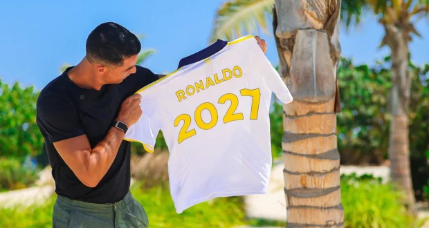 رونالدو يجدد العهد مع النصر: "إلى الأبد" من على شواطئ السعودية