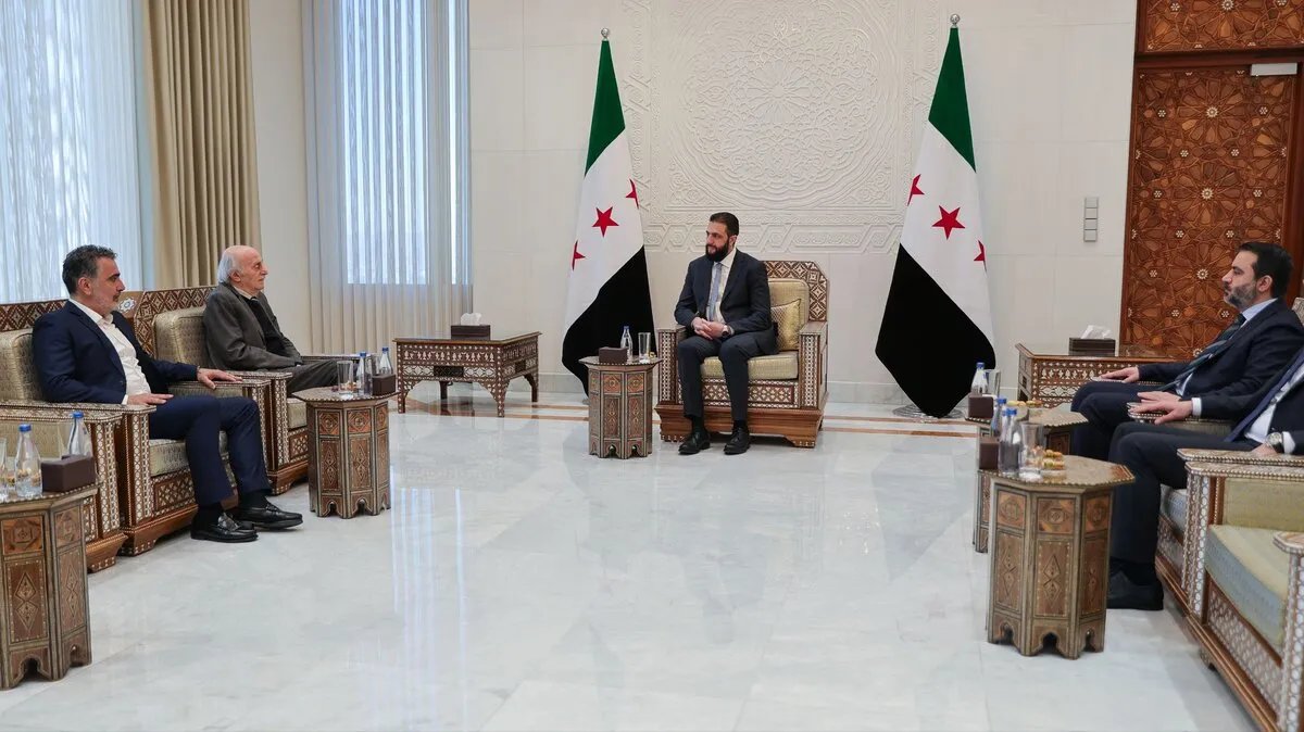 وليد جنبلاط يدعو المجتمع الدولي والدول العربية لتقديم الدعم لسوريا في مرحلة إعادة البناء