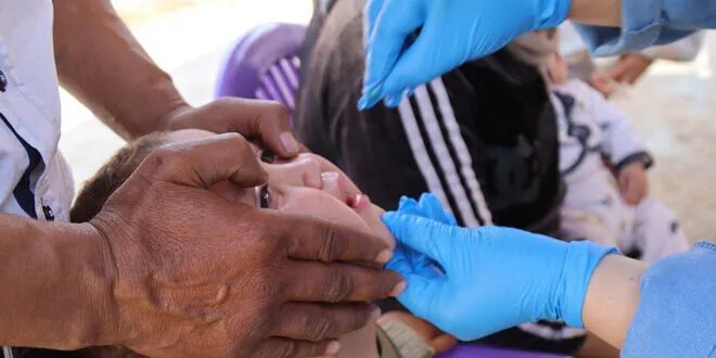 حملة تلقيح شاملة للأطفال العائدين إلى قرية الكرامة بريف حماة