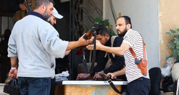 ريف دمشق: تسليم أسلحة وذخائر من أهالي صحنايا وأشرفية صحنايا لمديرية الأمن