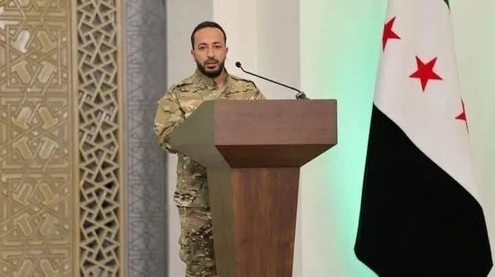 قيادي سوري خاضع للعقوبات الأمريكية متهم بالإتجار بالبشر وداعش يُعين قائداً لفرقة في الجيش