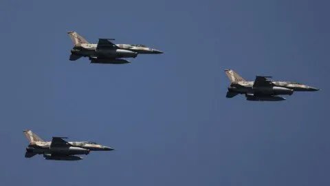تصعيد في الجنوب السوري: طائرات إسرائيلية تحلق فوق درعا والقنيطرة وسط ترقب لضربات محتملة
