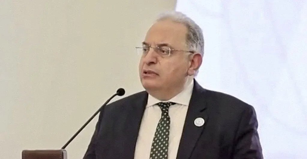 وزير سوري يفاجئ الجميع باعتذار علني للشعب: خطوة نحو الشفافية والمحاسبة؟