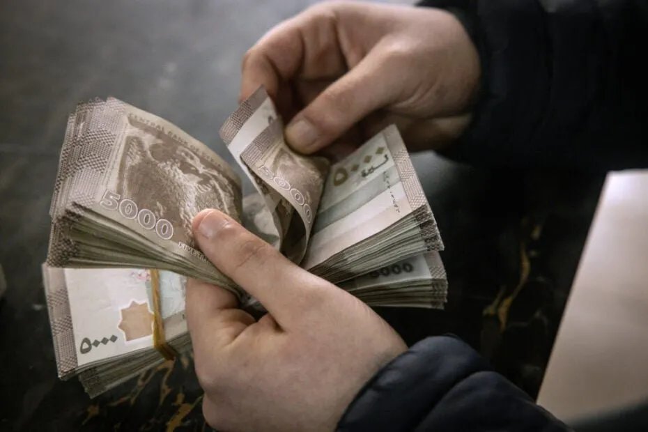 الليرة السورية تنتعش: قفزة ملحوظة أمام الدولار في السوق الرسمية
