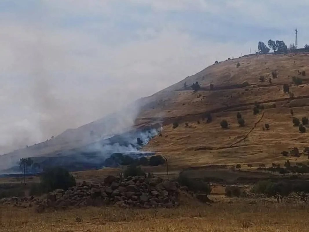الاحتلال الإسرائيلي يشعل حريقاً في القنيطرة لمنع الرعي وإلحاق الضرر بالمزارعين