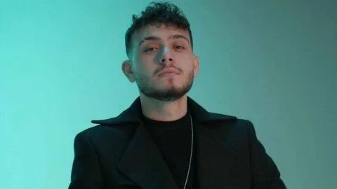 الشامي يحقق إنجازًا تاريخيًا ويدخل موسوعة غينيس كأصغر فنان عربي يتصدر قائمة بيلبورد