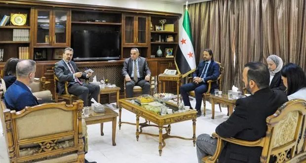 وزير الزراعة يبحث مع الصليب الأحمر آليات دعم المزارعين السوريين وتوسيع المشاريع الزراعية