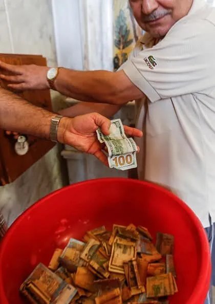 ارتفاع حاد في سعر صرف الدولار بدمشق يتجاوز 10000 ليرة