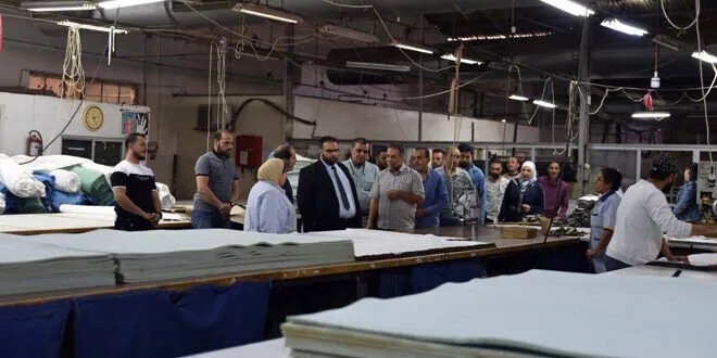 نائب وزير الاقتصاد يتفقد معمَلي الشرق والوسيم ويؤكد على دعم الصناعات النسيجية
