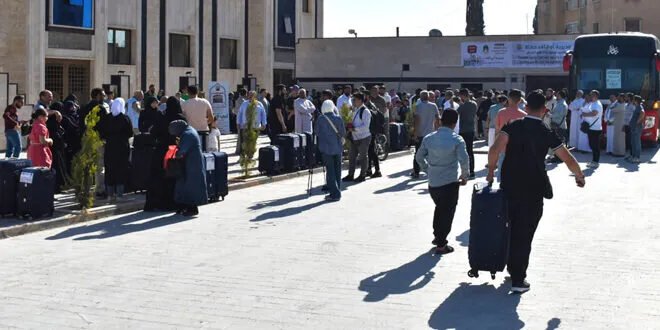 دموع الفرح تودع حجاج حماة: انطلاق أول قافلة إلى الديار المقدسة