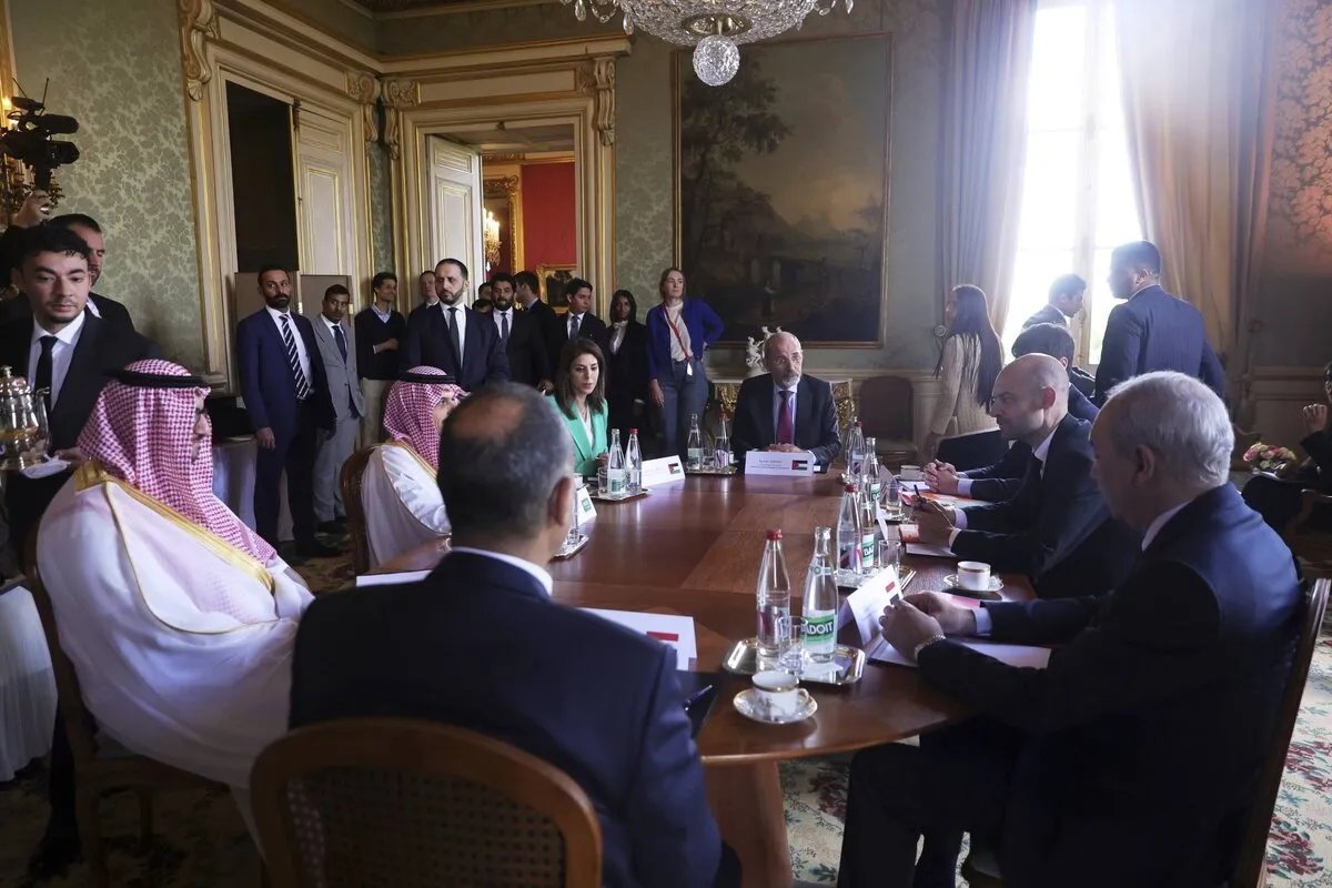 باريس والرياض تقودان جهود إحياء حل الدولتين: اجتماع تحضيري لمؤتمر حزيران