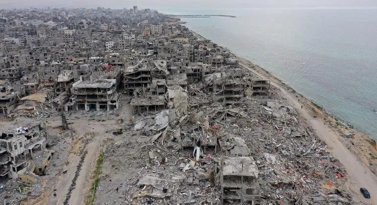 حماس توافق على إطلاق سراح 10 رهائن مقابل هدنة لمدة 70 يومًا وانسحاب جزئي من غزة
