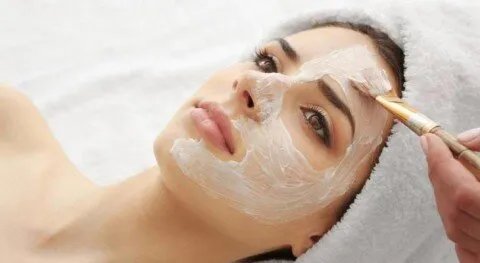 بشرة متألقة في العيد: وصفات طبيعية سهلة وسريعة لنضارة وتفتيح البشرة قبل العيد