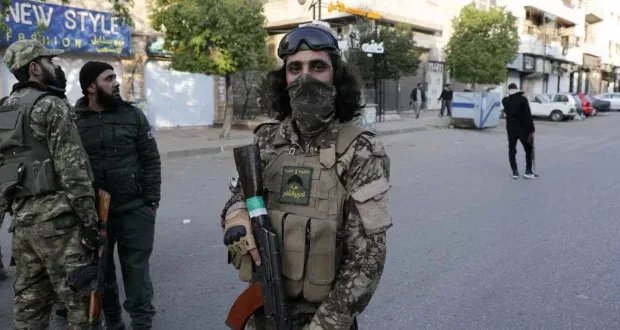 المقاتلون الأجانب في سوريا: هل يعرقلون بناء مستقبل البلاد وما مصيرهم بعد سقوط الأسد؟