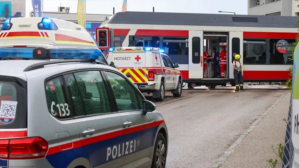 فاجعة في النمسا: قطار يودي بحياة طفل أمام عائلته وسط صدمة وحزن