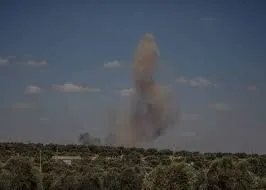 تصعيد روسي مكثف: غارات جوية تستهدف إدلب وريف حماة وتخلف دمارًا واسعًا