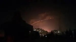 إسرائيل تستهدف معبر المصنع الحدودي... تأثيرات إنسانية واقتصادية وخلفيات التصعيد