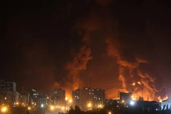 الحرب الإسرائيلية الإيرانية: كيف تهدد الاقتصاد العالمي وترفع أسعار النفط والتضخم؟