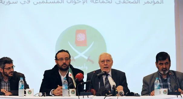 انقسام في صفوف الإخوان المسلمين حول تأييد إيران: الجماعة في سوريا تتبرأ من بيانات قيادات موالية لطهران