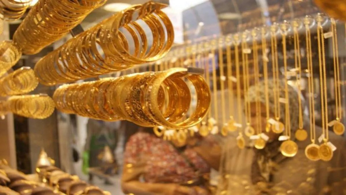 الليرة السورية تستقر أمام الدولار مع ارتفاع أسعار الذهب وسط توترات الشرق الأوسط