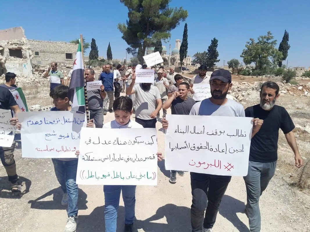 أهالي الليرمون يحتجون رفضاً لاستمرار استملاك أراضيهم "غير المشروع"