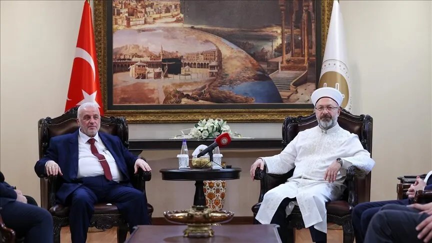 لقاء هام في أنقرة: رئيس الشؤون الدينية التركي يستقبل وزير الأوقاف السوري لبحث التعاون