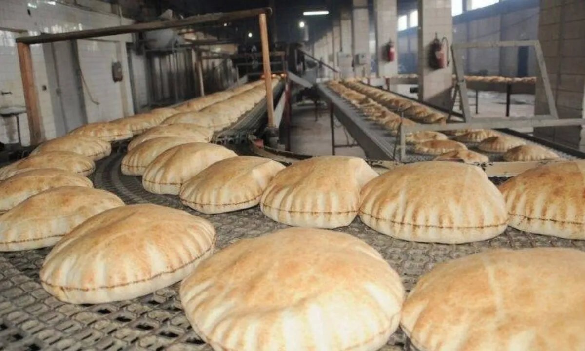 سراقب: افتتاح أول فرن مدعوم يوفر 5000 ربطة خبز يومياً لدعم الأمن الغذائي