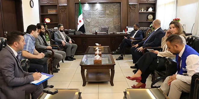 الإدارة المحلية والمنظمة الدولية للهجرة تبحثان تعزيز دعم البلديات والخدمات في سوريا