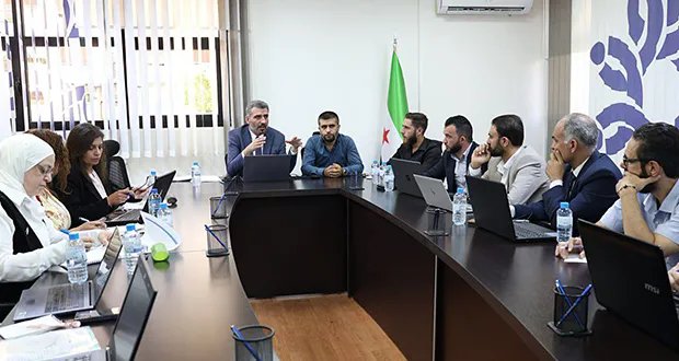 وزارة التنمية الإدارية تسعى لتسريع إعادة المفصولين تعسفياً: تحديات وحلول