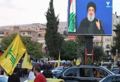 تحت وطأة الضغوط: حزب الله يراجع استراتيجيته بعد الحرب مع إسرائيل واحتمال تقليص دوره العسكري