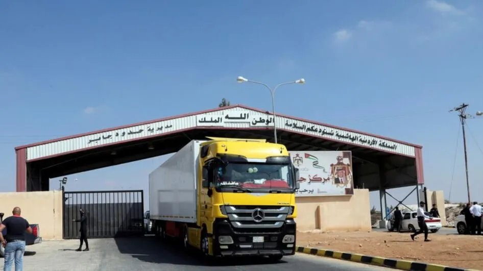 الجمارك الأردنية تكشف: أكثر من 31 ألف شاحنة عبرت إلى سوريا خلال ستة أشهر