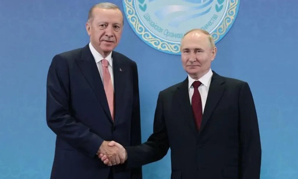 أردوغان وبوتين يتفقان على خارطة طريق جديدة لسوريا: دمج "قسد" ومكافحة الإرهاب وتعزيز الاستقرار