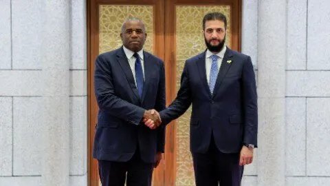 لندن تعيد علاقاتها الدبلوماسية مع سوريا بالتزامن مع زيارة وزير خارجيتها لدمشق وتلقي الشيباني دعوة لزيارة المملكة المتحدة