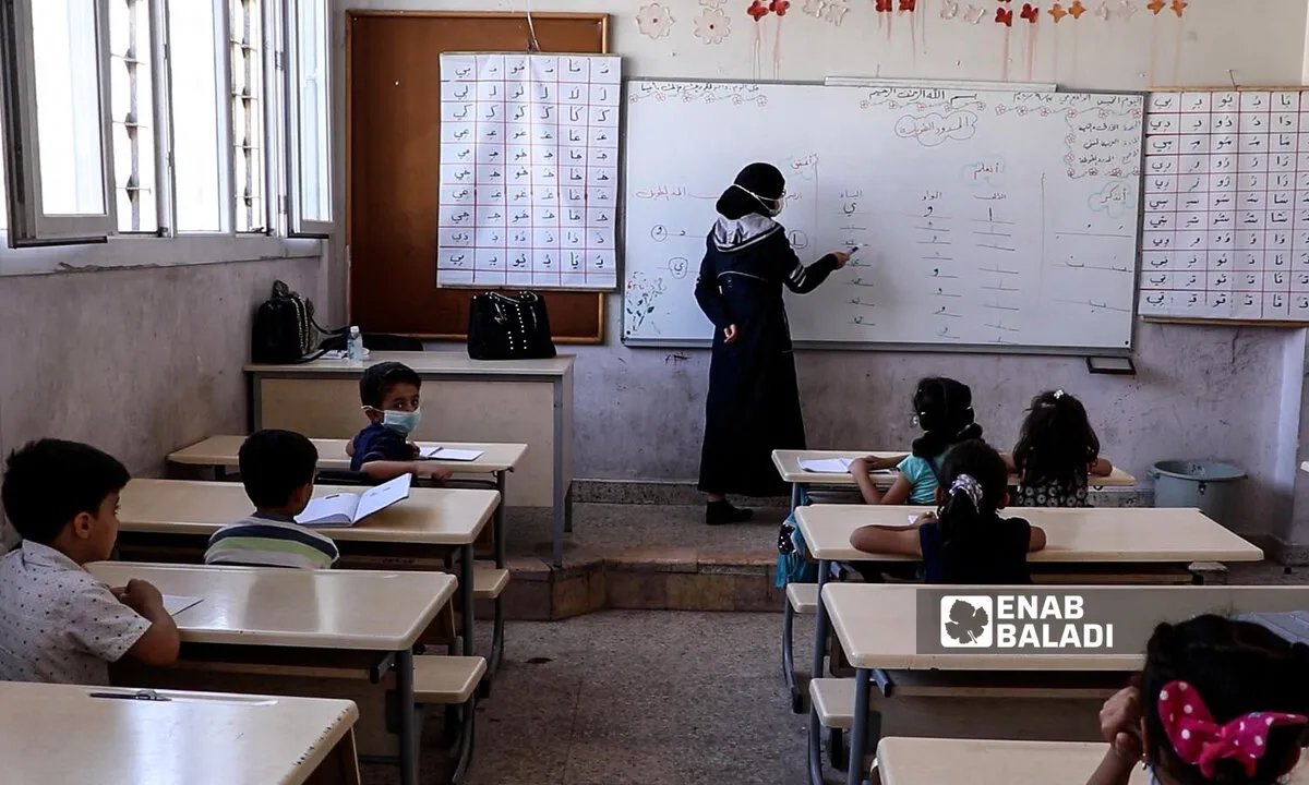 وزارة التربية تطمئن: صرف رواتب المعلمين في إدلب بالدولار كاملاً ودون أي تخفيض