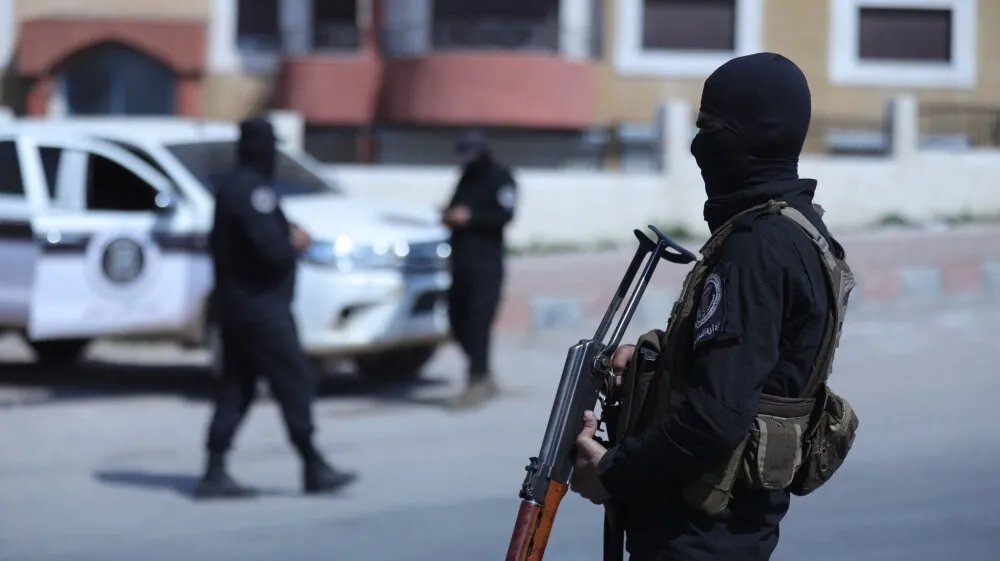 اللاذقية: القبض على متورطين بارزين في مجزرة البيضا وجرائم أخرى