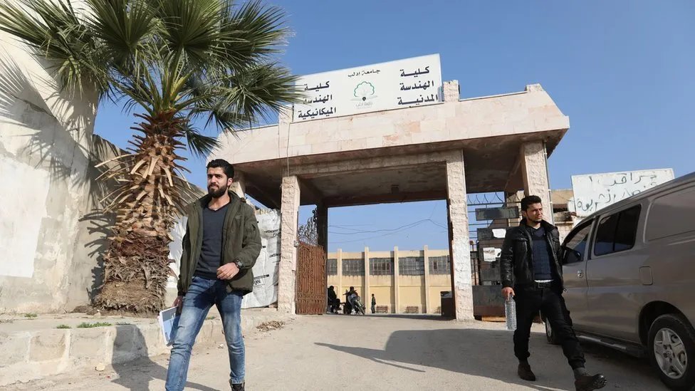 صرخة طلاب الرقة: 4000 طالب يطالبون بإنهاء معاناتهم مع الاستضافة الجامعية