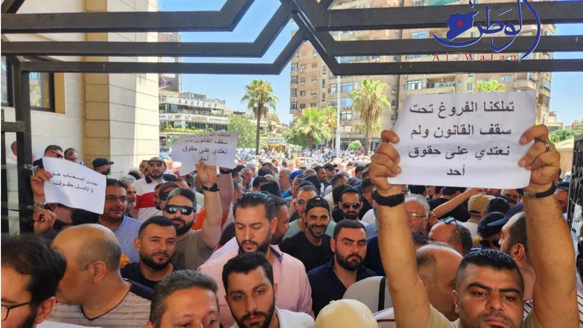وزير العدل يطمئن تجار دمشق بعد احتجاجات بشأن عقود الإيجار