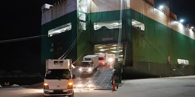 مرفأ طرطوس يستقبل شحنة سيارات كورية جنوبية ويعزز مكانته كمركز ترانزيت إقليمي