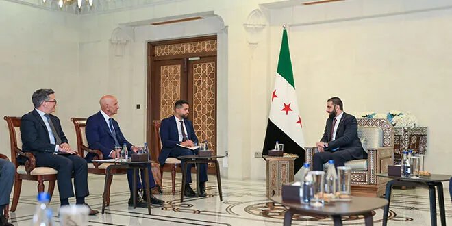 الرئيس الشرع يستقبل المبعوث الأمريكي الخاص إلى سوريا في دمشق