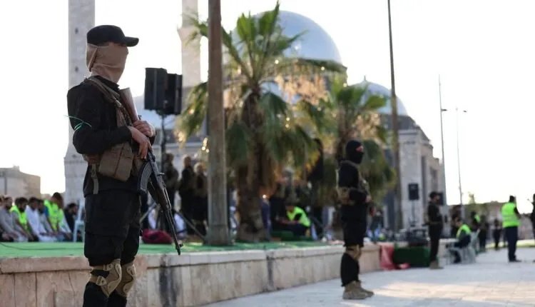 حمص: إيقاف 37 طبيباً وممرضاً عن العمل بتهم انتهاكات طبية في عهد النظام السابق