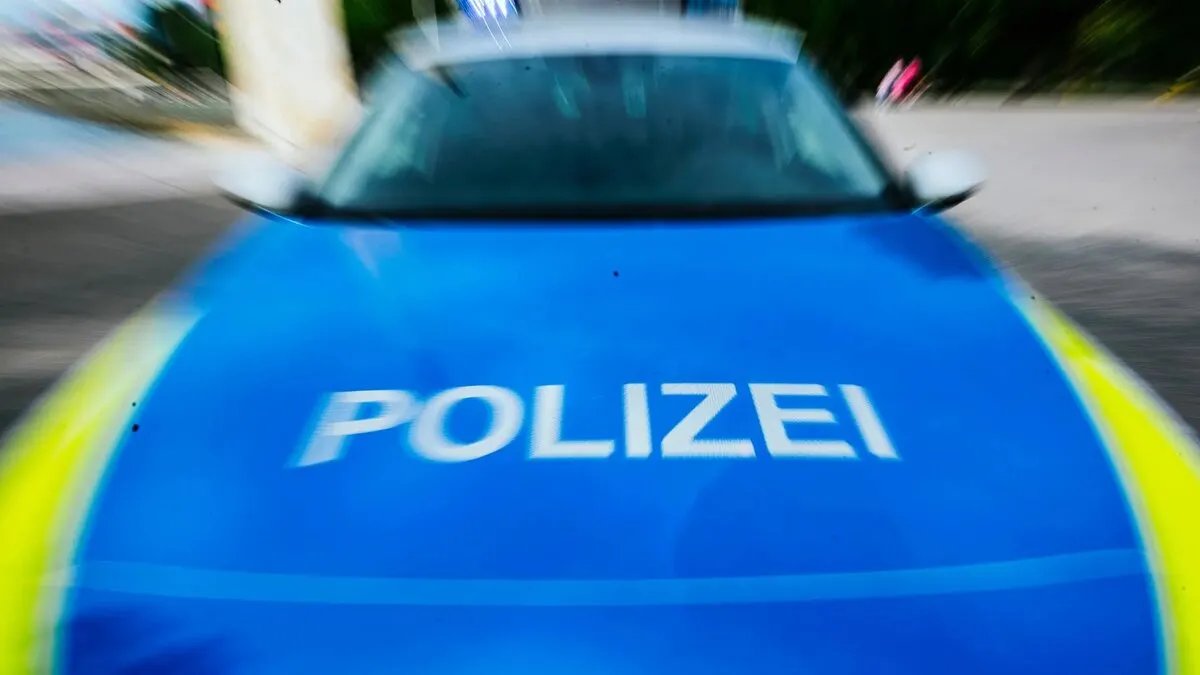 اعتداء عنصري على شابة سورية في ألمانيا: الشرطة تحقق في دوافع الهجوم وتبحث عن شهود في رادتسبورغ