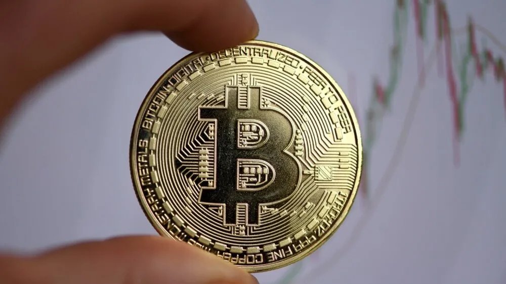 البيتكوين يحقق قفزة تاريخية ويتخطى حاجز 118 ألف دولار