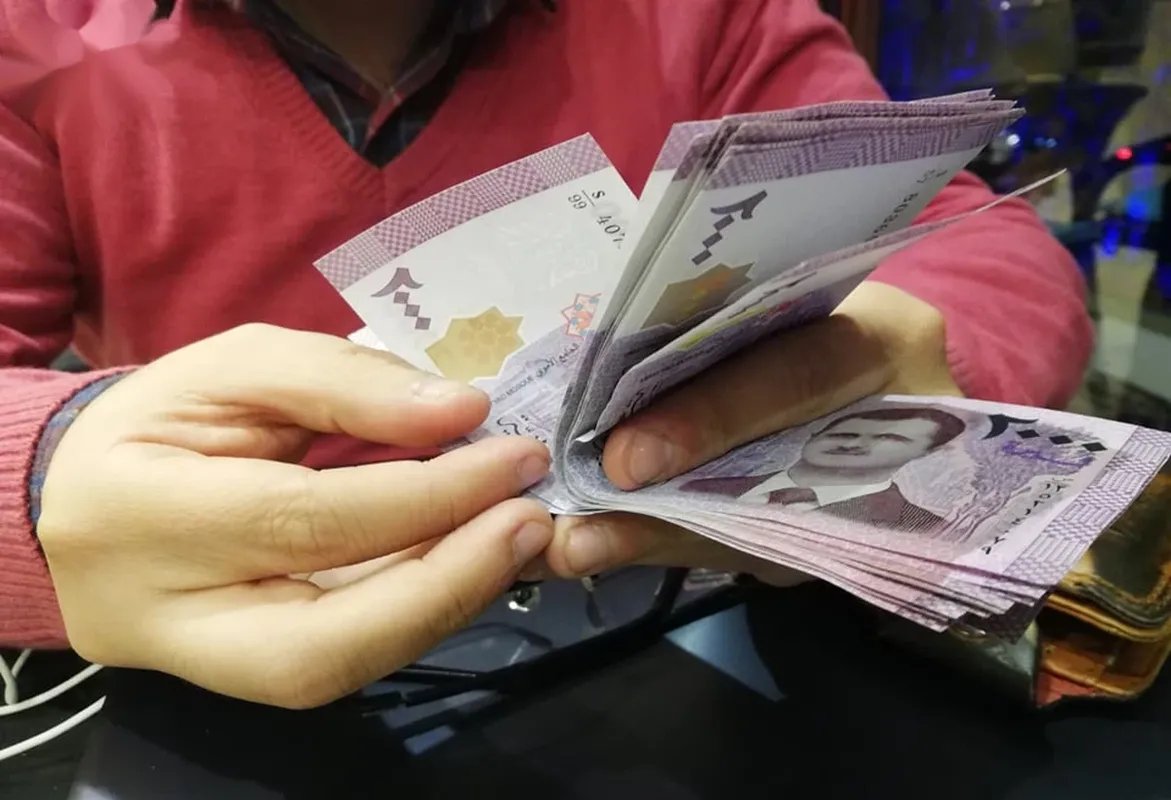 تذبذب مستمر: أسعار صرف الليرة السورية مقابل العملات الأجنبية اليوم الأحد