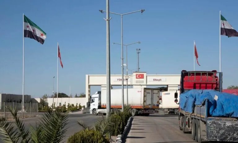 تسهيلات جديدة: المعابر الحدودية بين سوريا وتركيا تعمل على مدار الساعة لتسهيل عودة السوريين