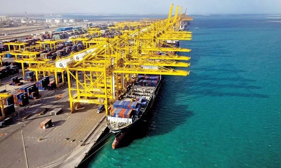 سوريا وموانئ دبي توقعان اتفاقية استثمارية ضخمة لتطوير ميناء طرطوس بقيمة 800 مليون دولار
