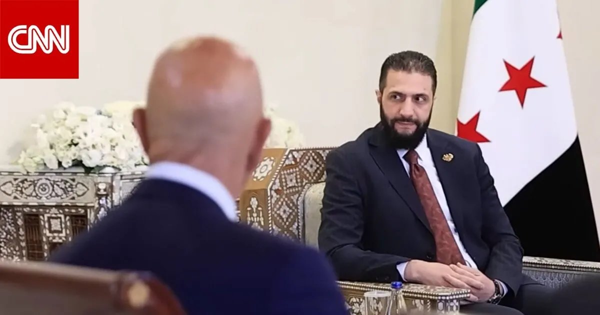لقاء دمشق: أحمد الشرع يوجه المبعوث الأمريكي توم باراك خلال استقبال رسمي بقصر الشعب
