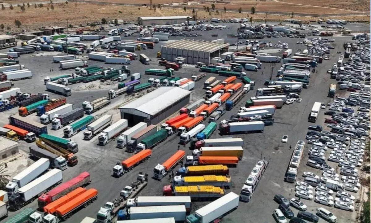 سوريا توقف دخول شاحنات مصر والسعودية: خطوة لحماية حقوق سائقيها