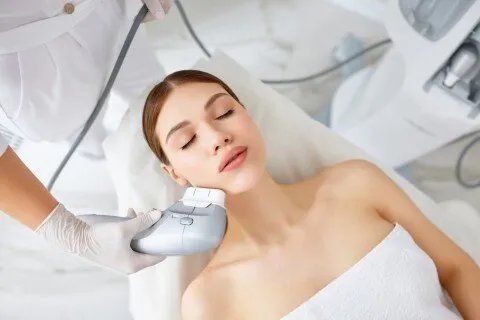 ثورة في عالم التجميل: تقنيتا الهايفو والبلازما تجمعان بين شد البشرة والنضارة بدون جراحة