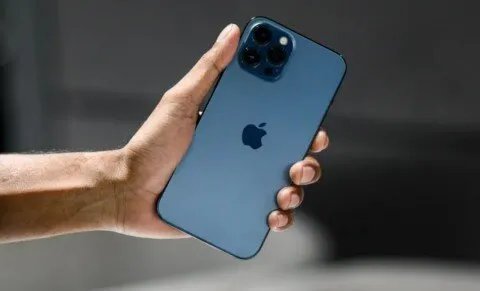 خبراء يحذرون: لماذا يجب تأجيل شراء آيفون هذا الصيف؟ اكتشف التوقيت الأمثل والبدائل المتاحة